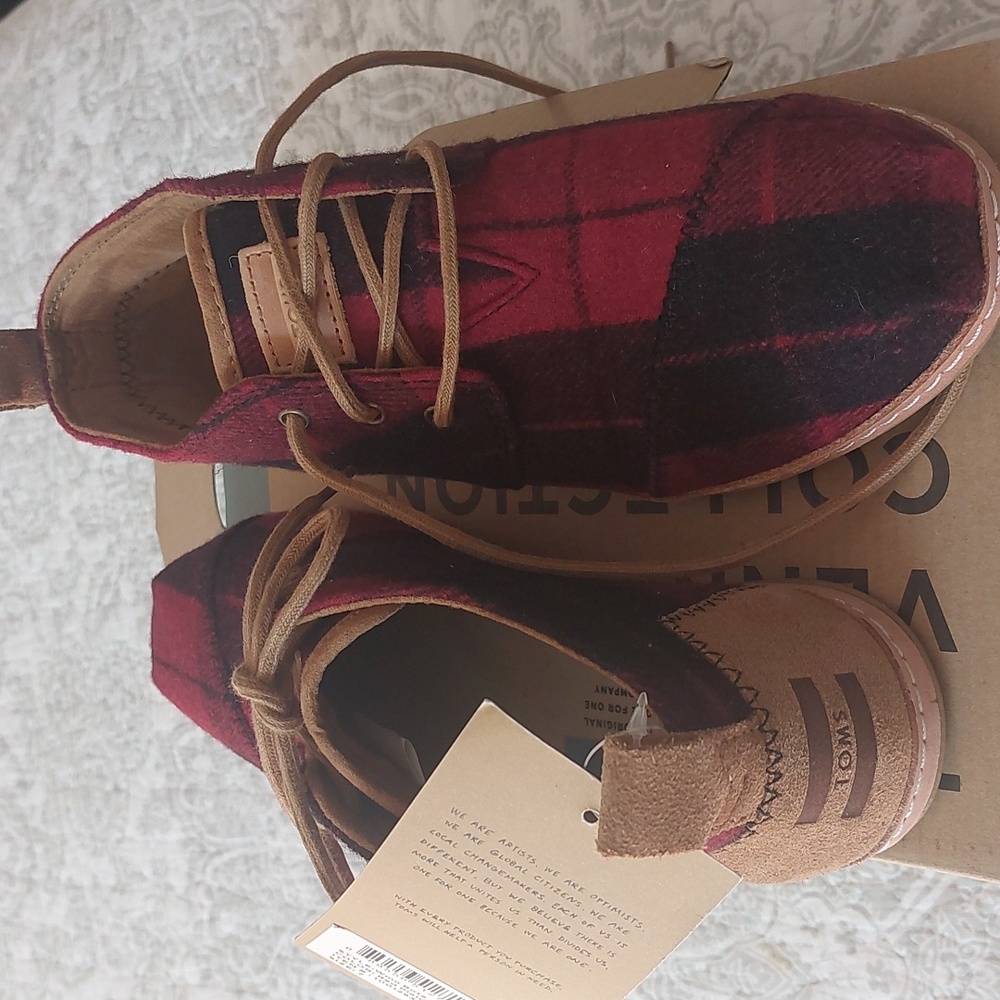 Toms red plaid felt booties